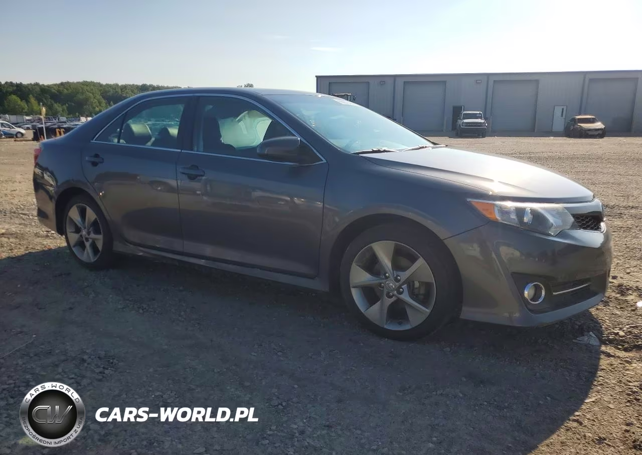 2014 Toyota Camry Se Sport VIN:4T1BF1FK6EU317766 - 4