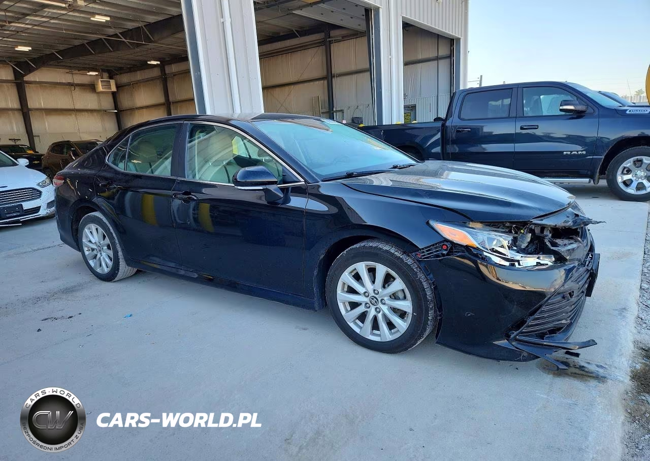 2019 Toyota Camry Le VIN:4T1B11HK9KU801339 - 4