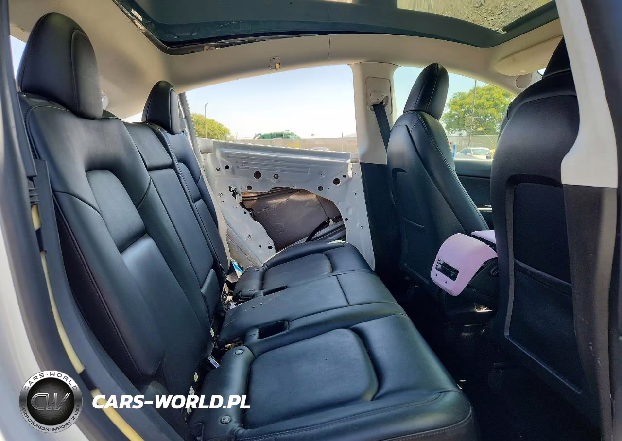 2022 Tesla Model Y VIN:7SAYGDEE9NF364276 - 10