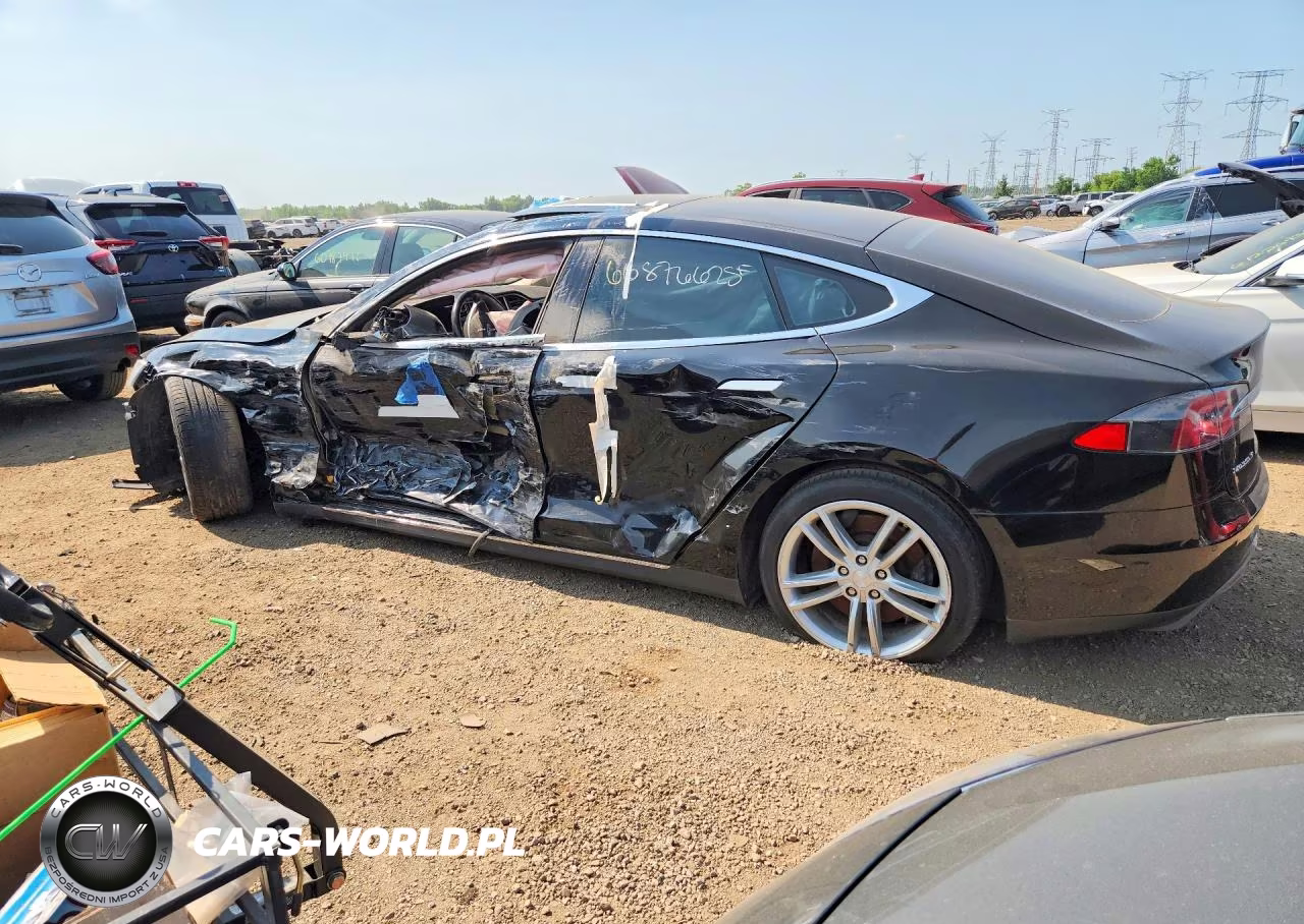 2015 Tesla Model S 70D VIN:5YJSA1S23FF088028 - 2
