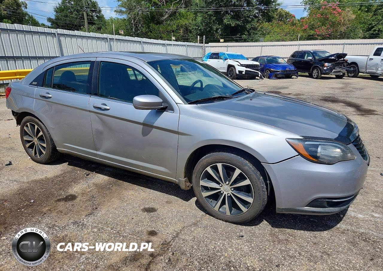 2014 Chrysler 200 Limited VIN:1C3CCBCG5EN136115 - 4