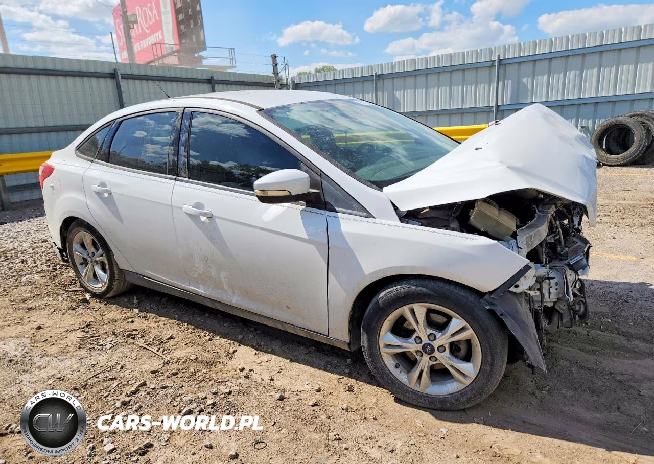 2014 Ford Focus Se VIN:1FADP3F25EL246822 - 4