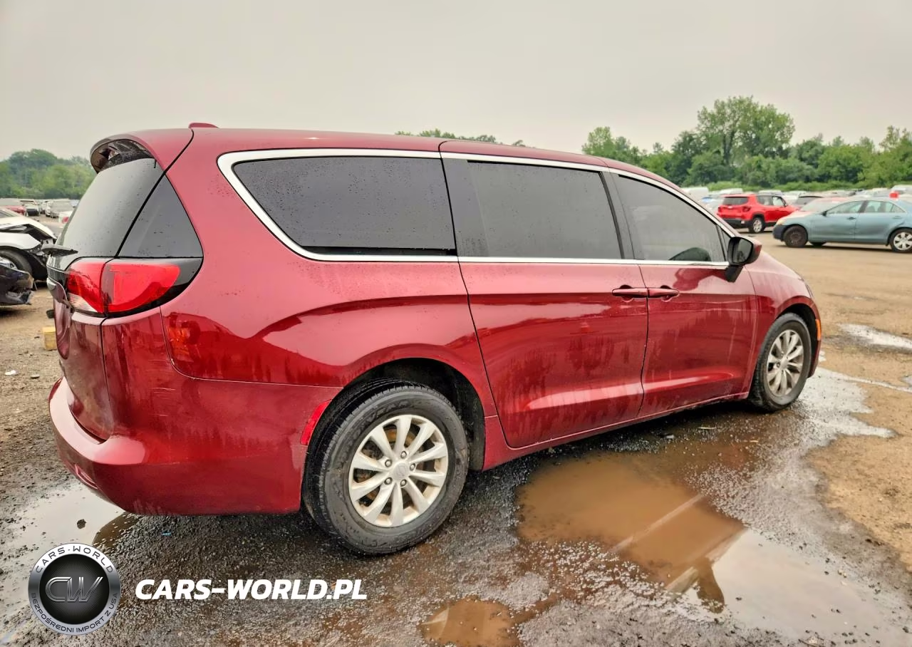 2017 Chrysler Pacifica Touring VIN:2C4RC1DG4HR676836 - 3