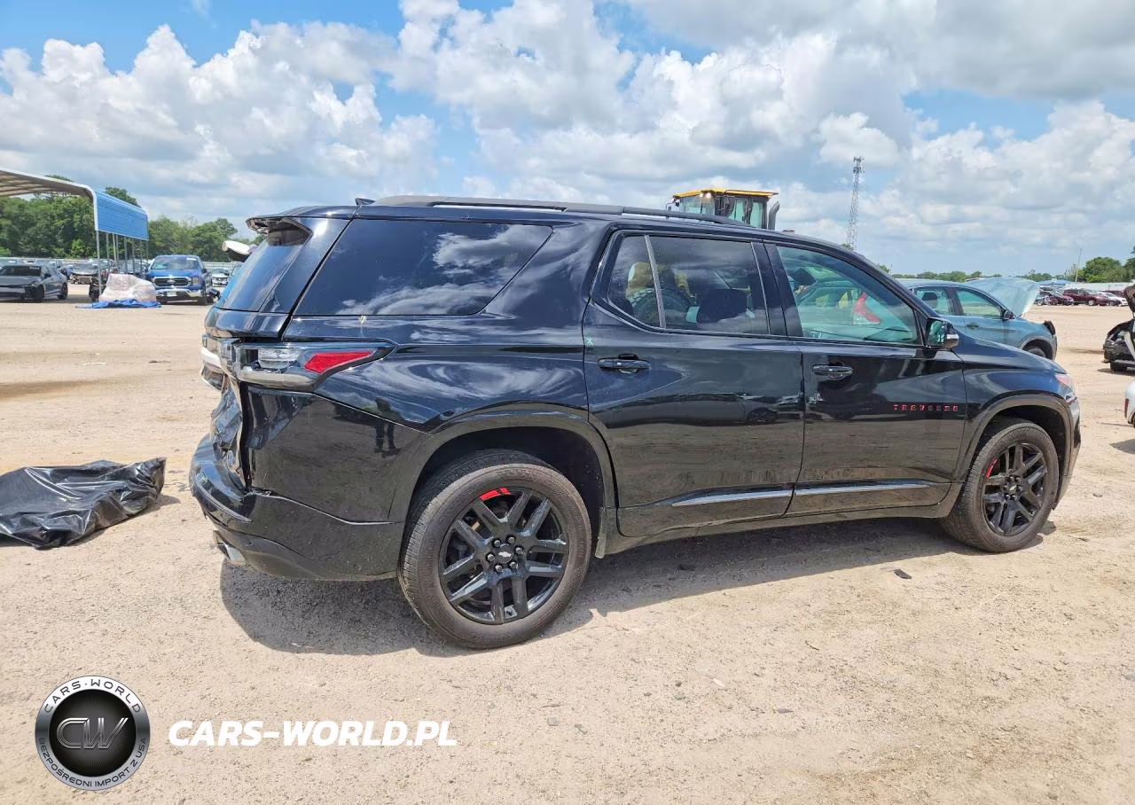 2020 Chevrolet Traverse Premier VIN:1GNEVKKW0LJ135957 - 3