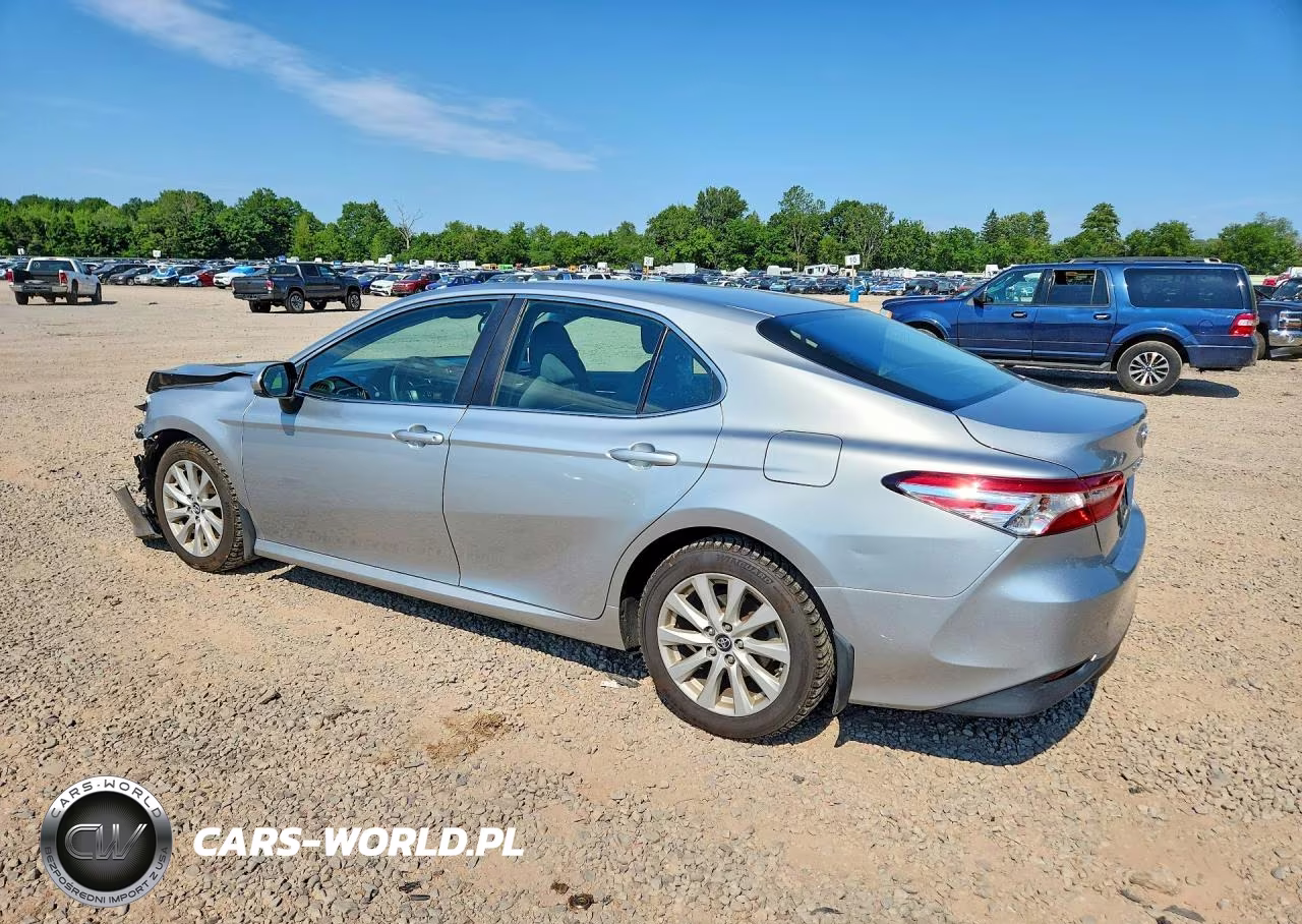 2018 Toyota Camry Le VIN:4T1B11HK7JU640598 - 2