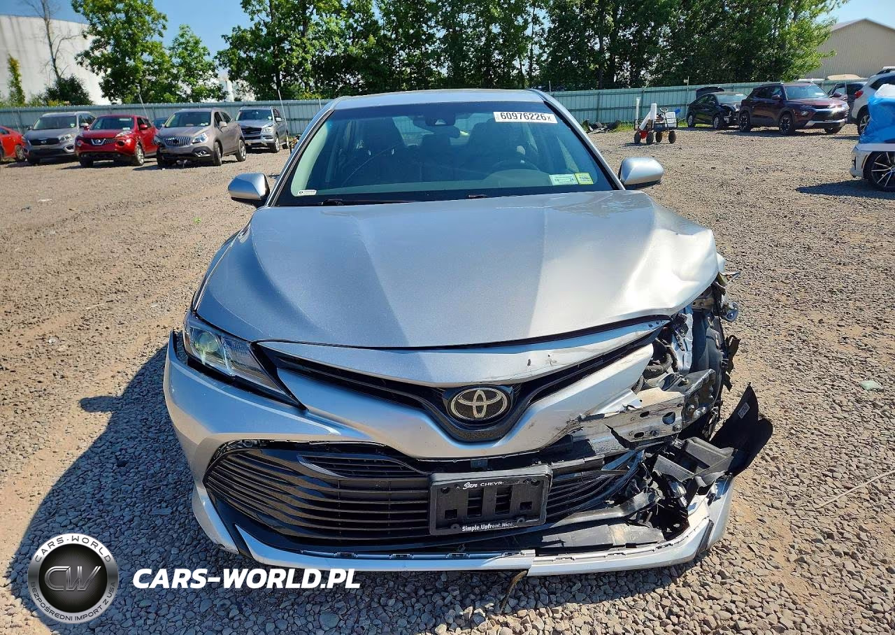 2018 Toyota Camry Le VIN:4T1B11HK7JU640598 - 5