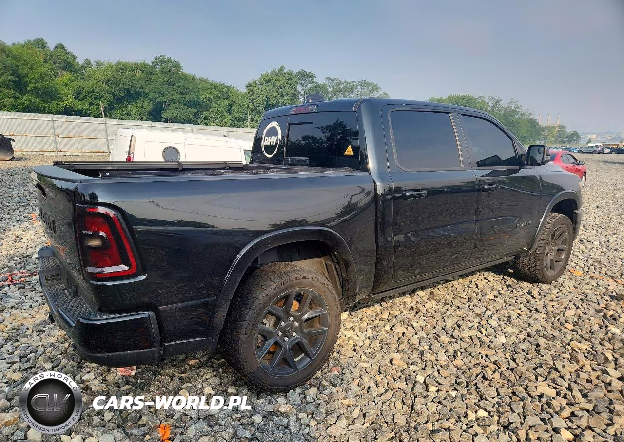 2025 Ram 1500 Laramie VIN:1C6SRFJP9SN613339 - 3