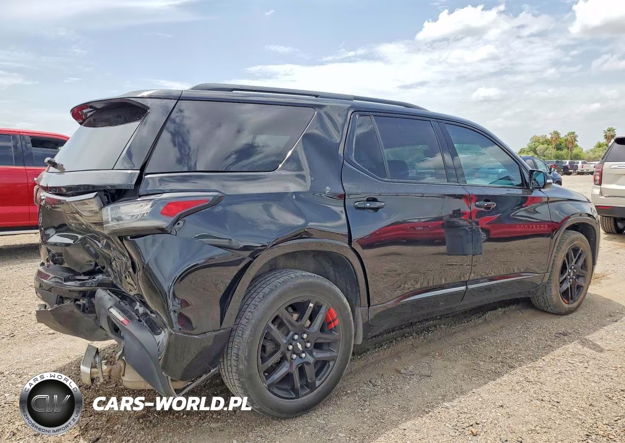 2018 Chevrolet Traverse Premier VIN:1GNERKKW2JJ172851 - 3