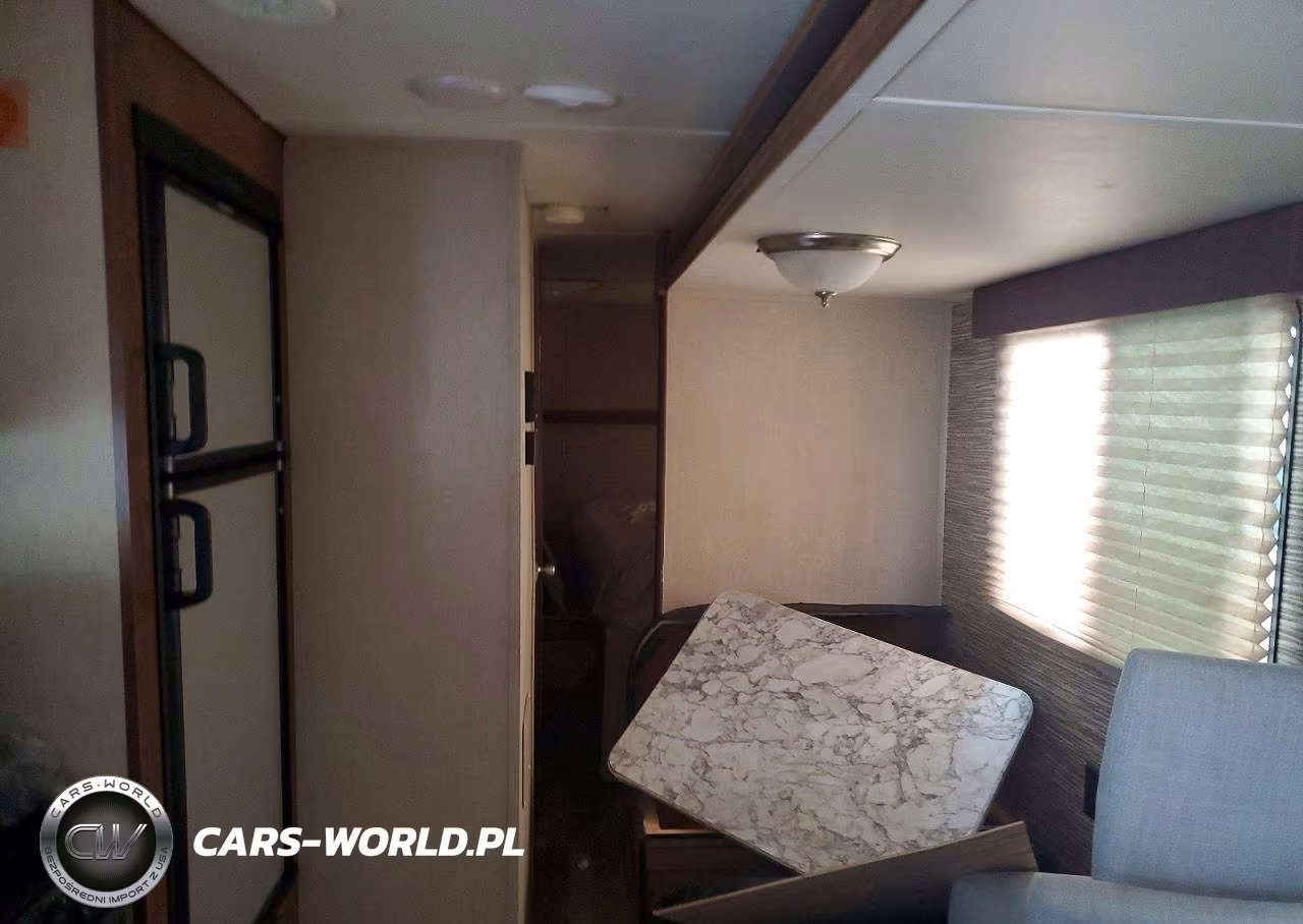 2018 Gulf Stream Conquest Camper VIN:1NL1G3226J1132217 - 6
