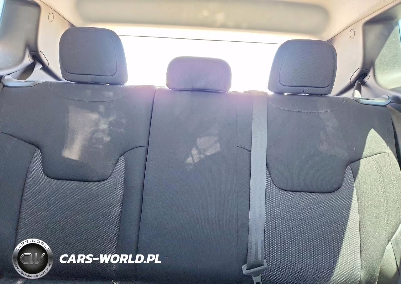 2018 Jeep Renegade Sport VIN:ZACCJBAB3JPH41745 - 10