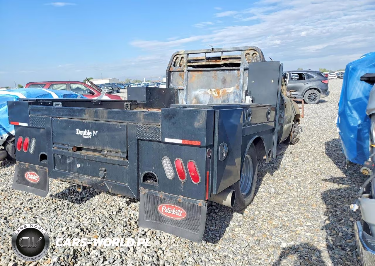 2004 GMC Sierra K2500 Heavy Duty VIN:1GTHK24124E213181 - 3