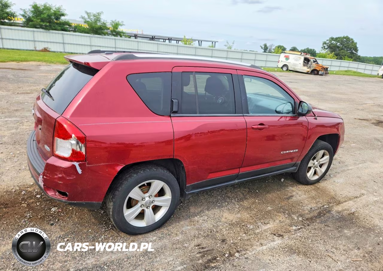 2012 Jeep Compass Latitude VIN:1C4NJCEA8CD683780 - 3
