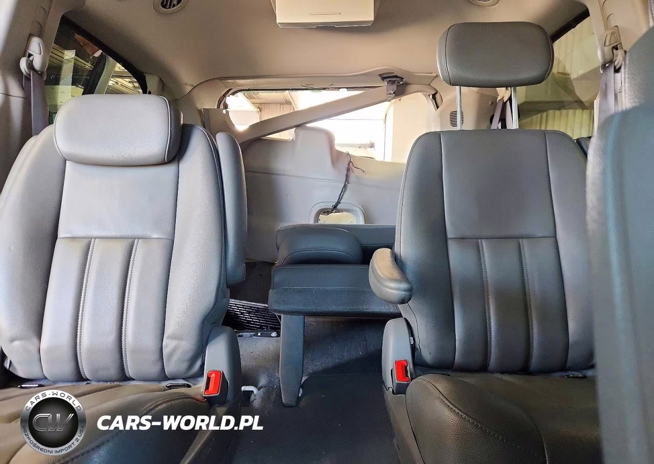 2010 Dodge Grand Caravan Sxt VIN:2D4RN5DX4AR147834 - 10