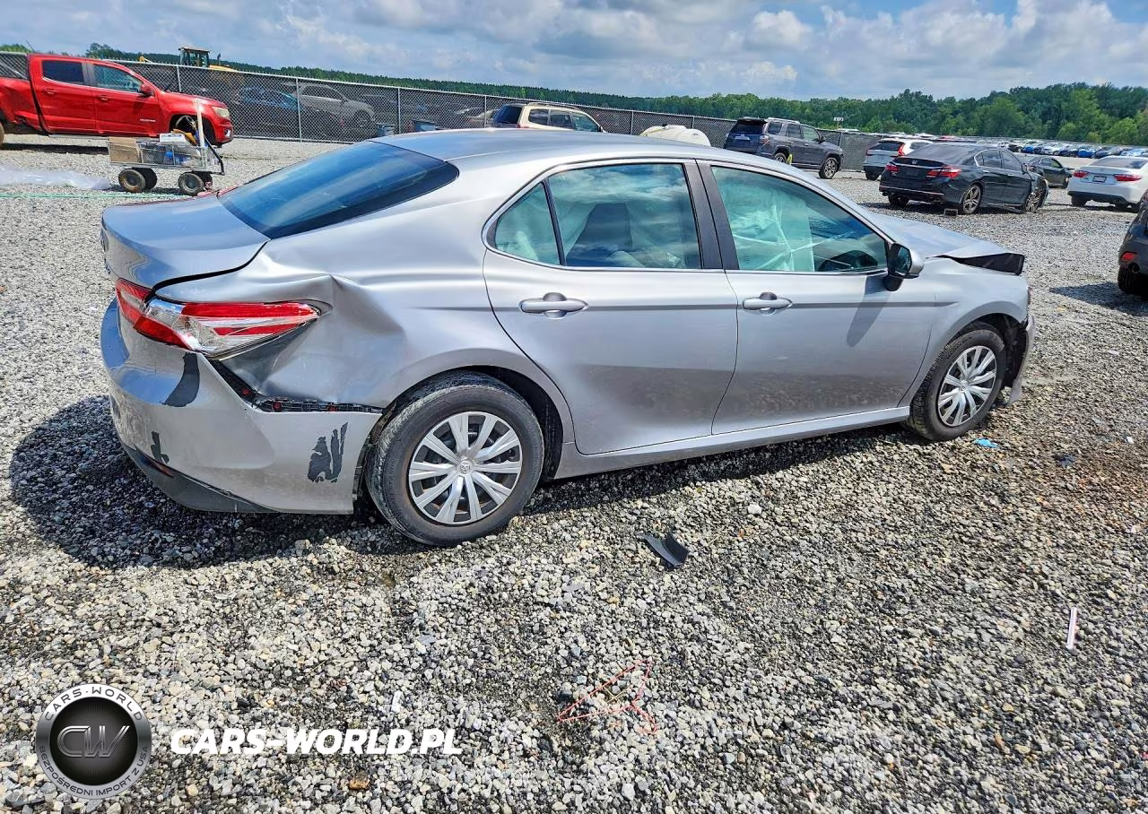 2018 Toyota Camry L VIN:4T1B11HK4JU635651 - 3