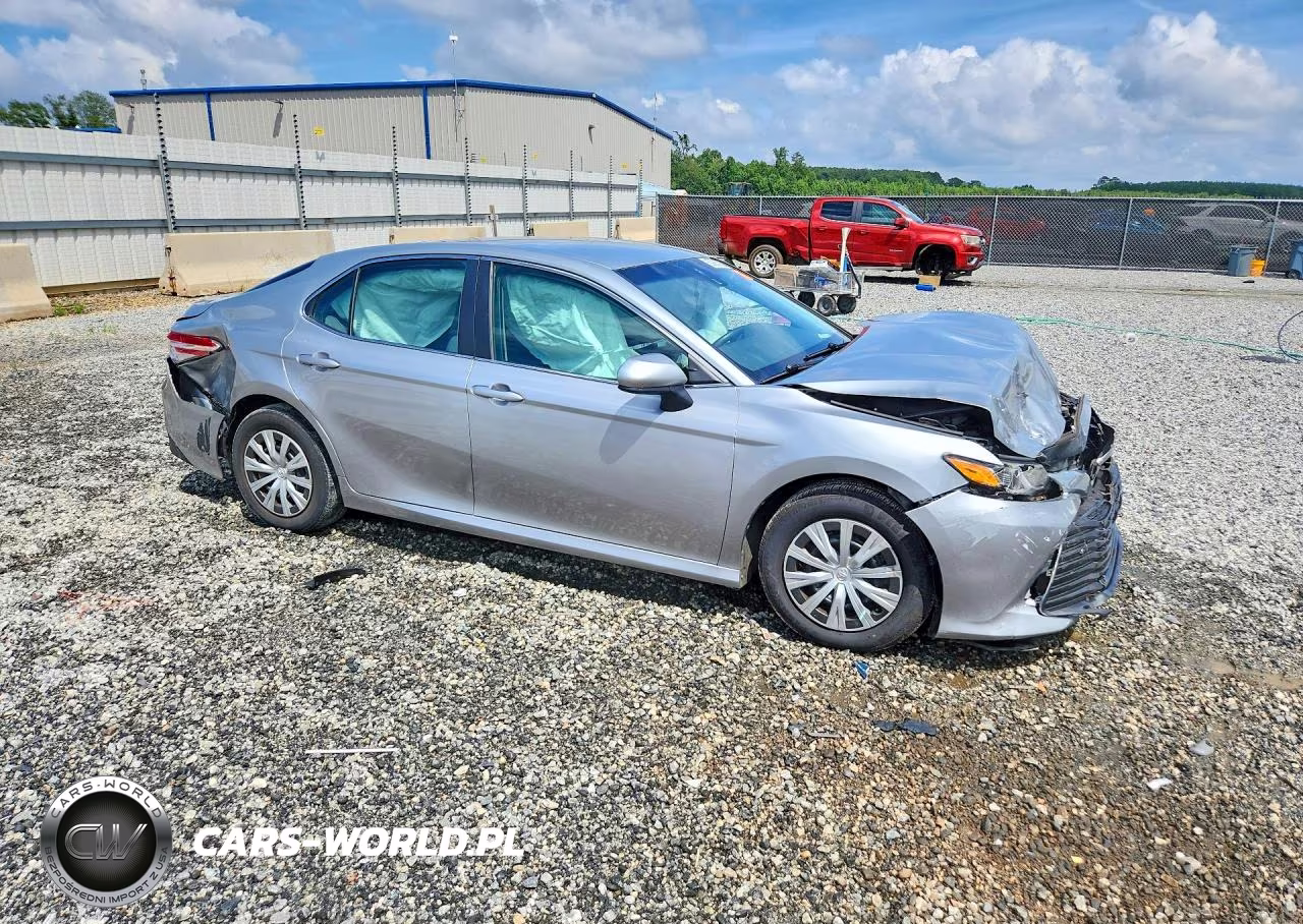 2018 Toyota Camry L VIN:4T1B11HK4JU635651 - 4