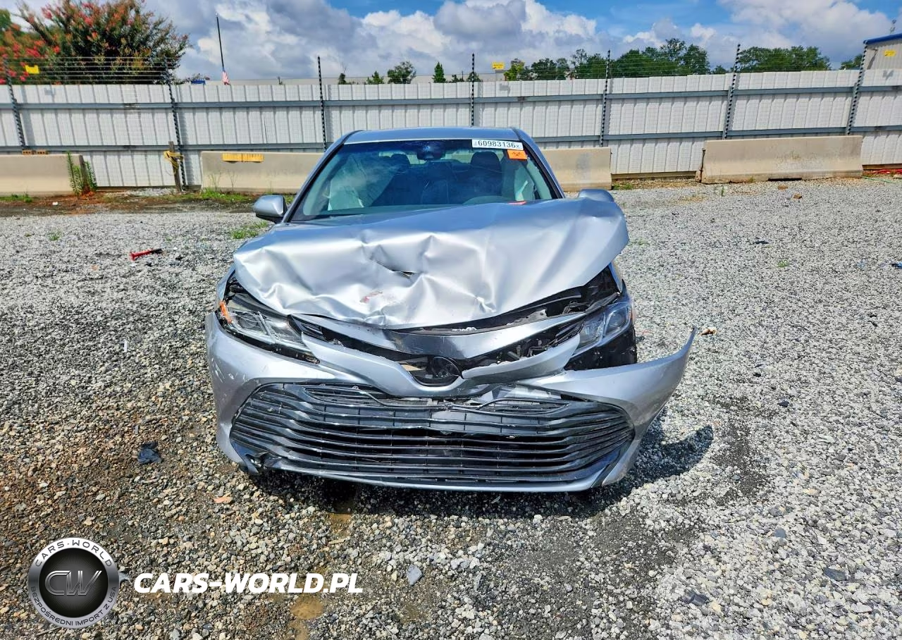 2018 Toyota Camry L VIN:4T1B11HK4JU635651 - 5
