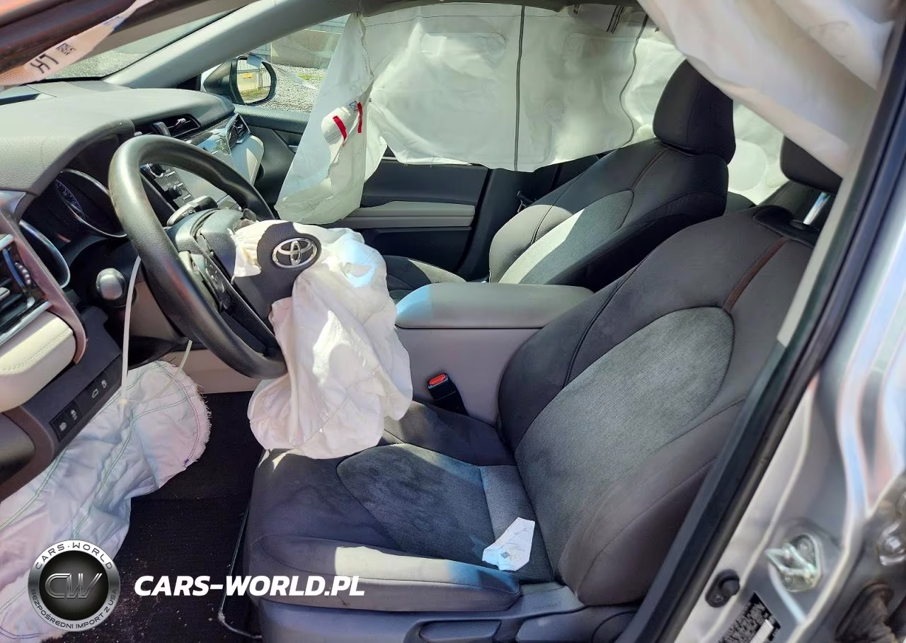 2018 Toyota Camry L VIN:4T1B11HK4JU635651 - 7