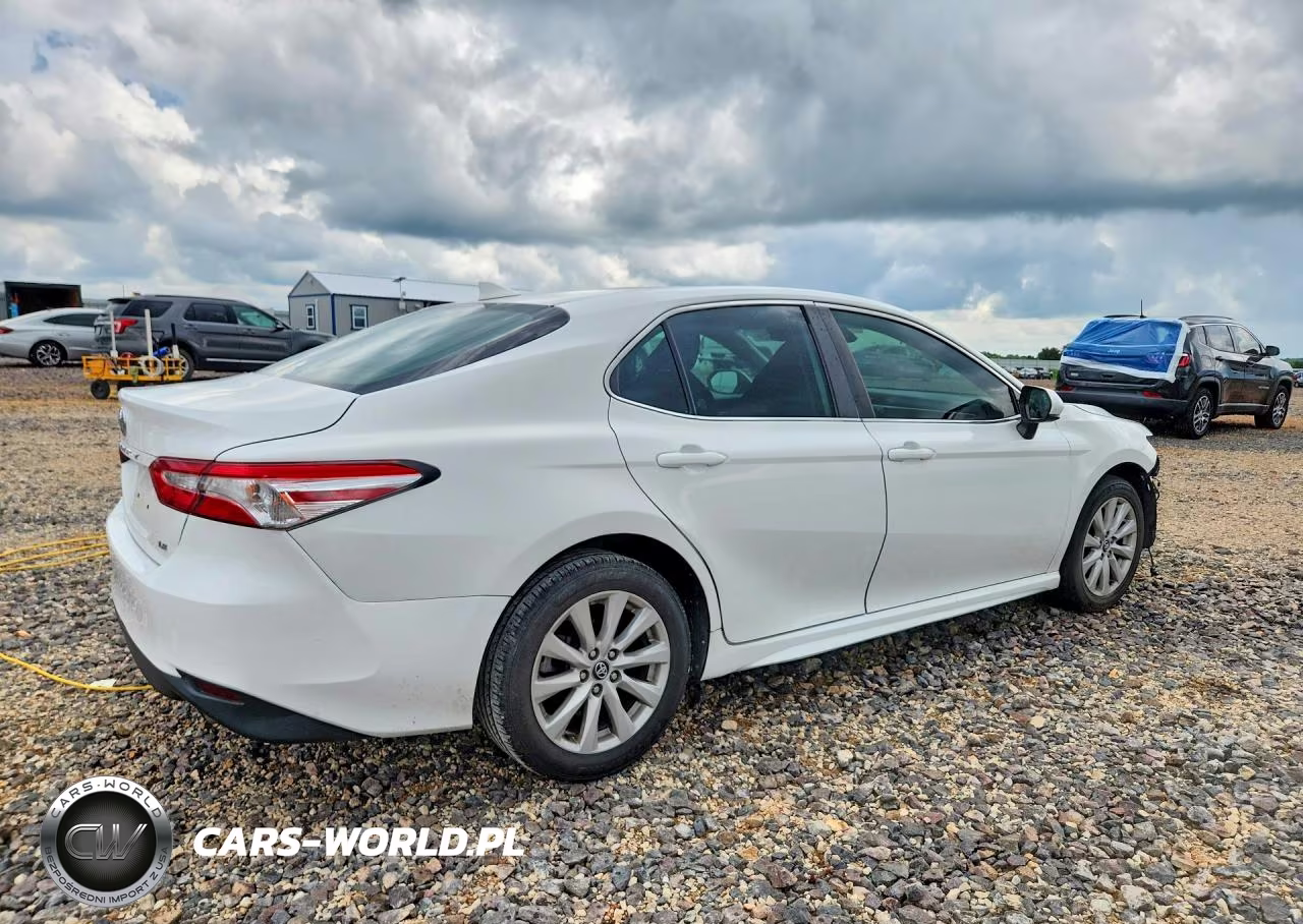2020 Toyota Camry Le VIN:4T1C11AK5LU348515 - 3