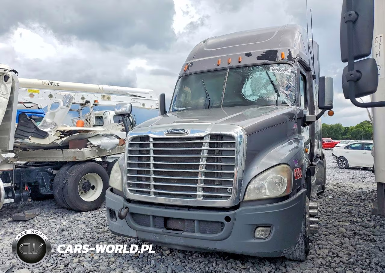 2013 Freightliner Cascadia Semi Truck