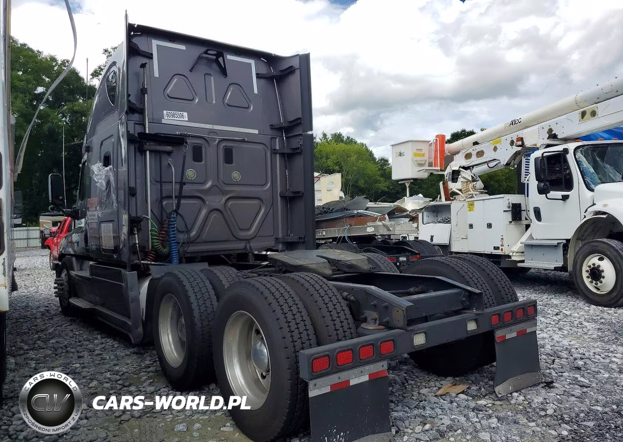 2013 Freightliner Cascadia Semi Truck VIN:1FUJGLDR8DSBT0396 - 2