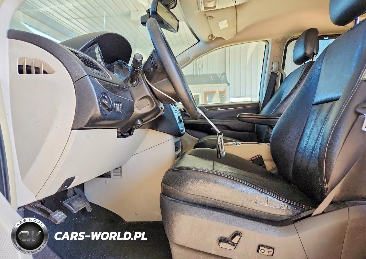 2015 Chrysler Town & Cntry VIN:2C4RC1CG9FR742067 - 7