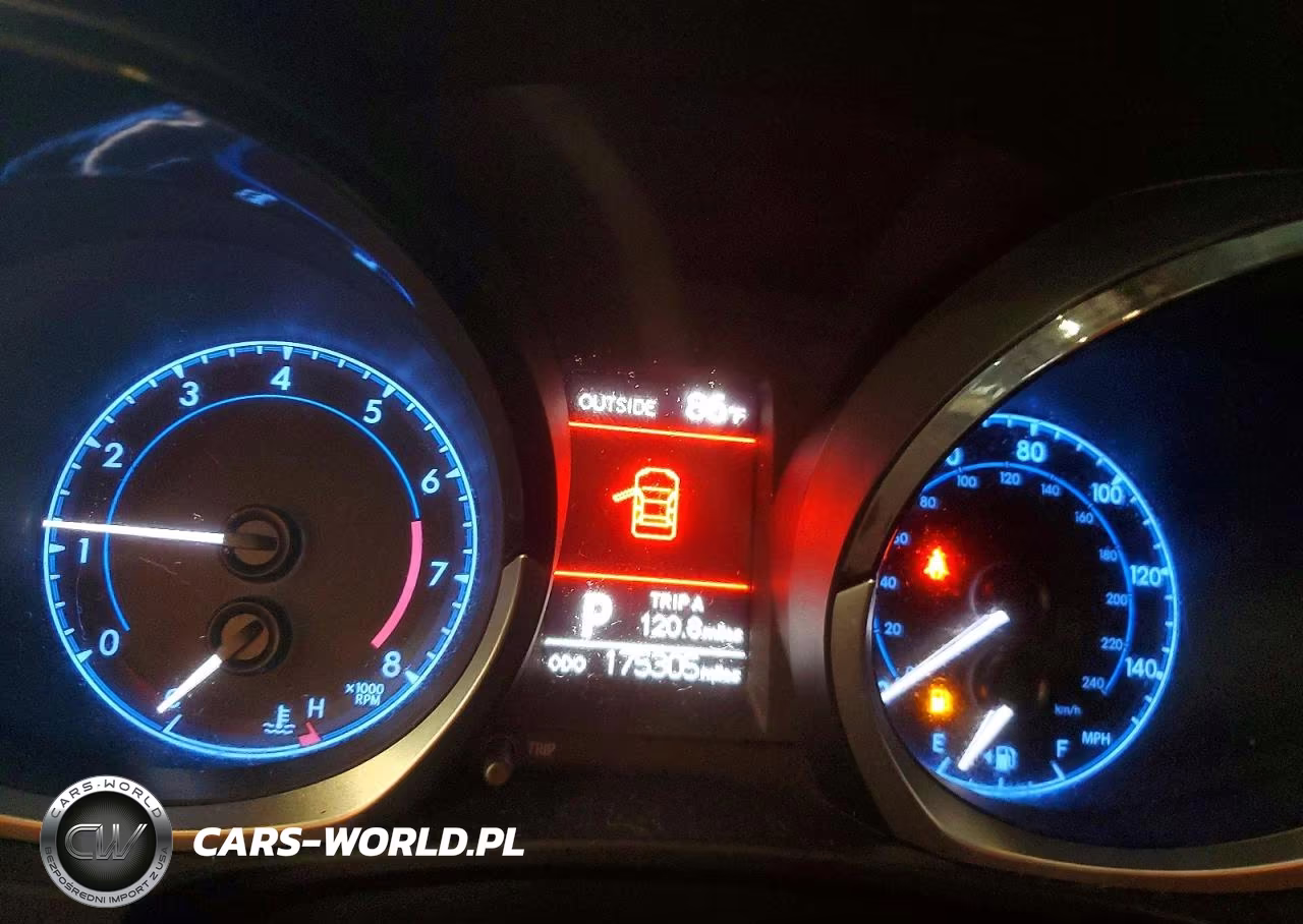 2015 Toyota Corolla S Plus VIN:5YFBURHE2FP190464 - 9
