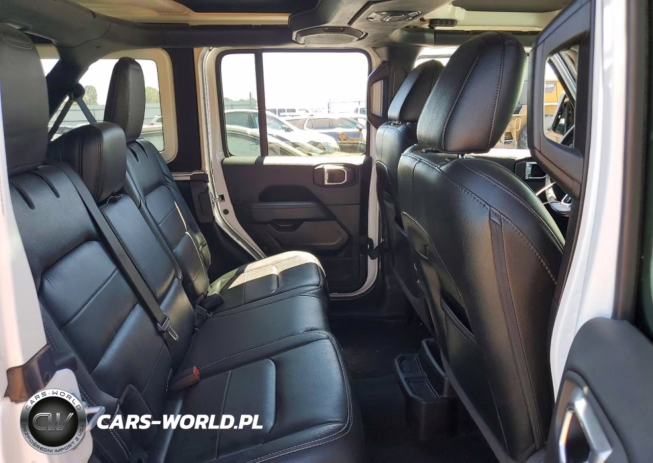 2021 Jeep Wrangler Unlimited Sahara VIN:1C4HJXEN8MW557268 - 10