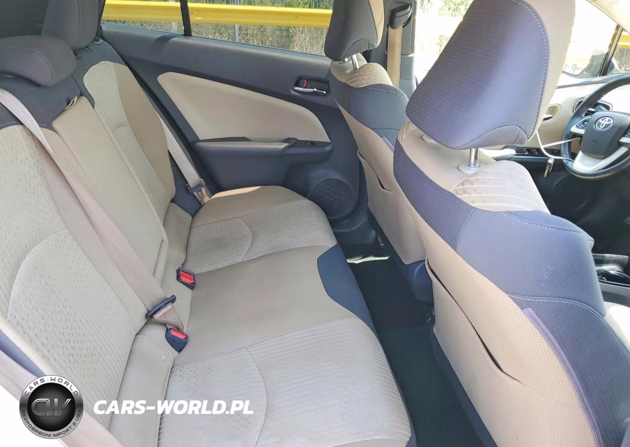2018 Toyota Prius Three VIN:JTDKARFU9J3065689 - 10