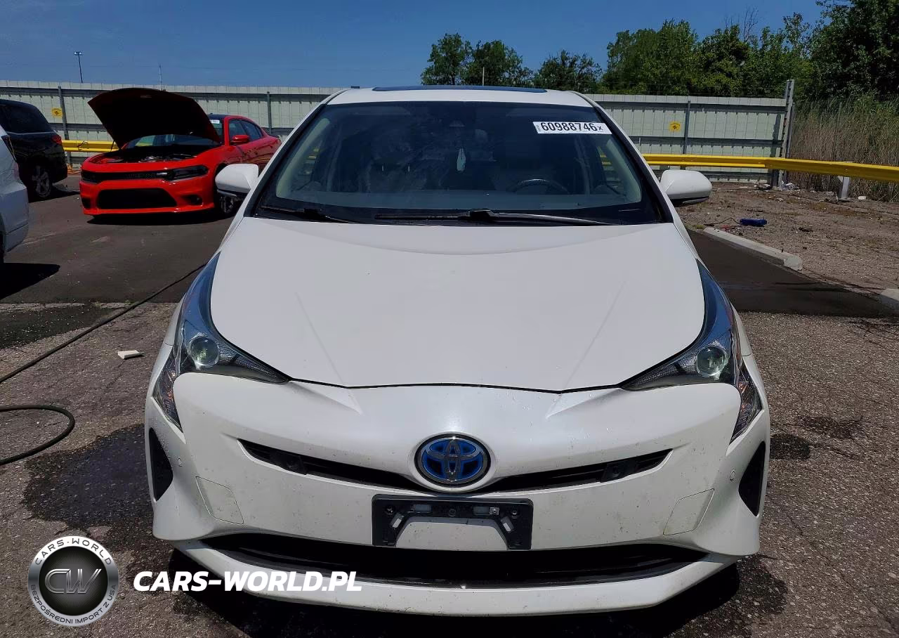 2018 Toyota Prius Three VIN:JTDKARFU9J3065689 - 5