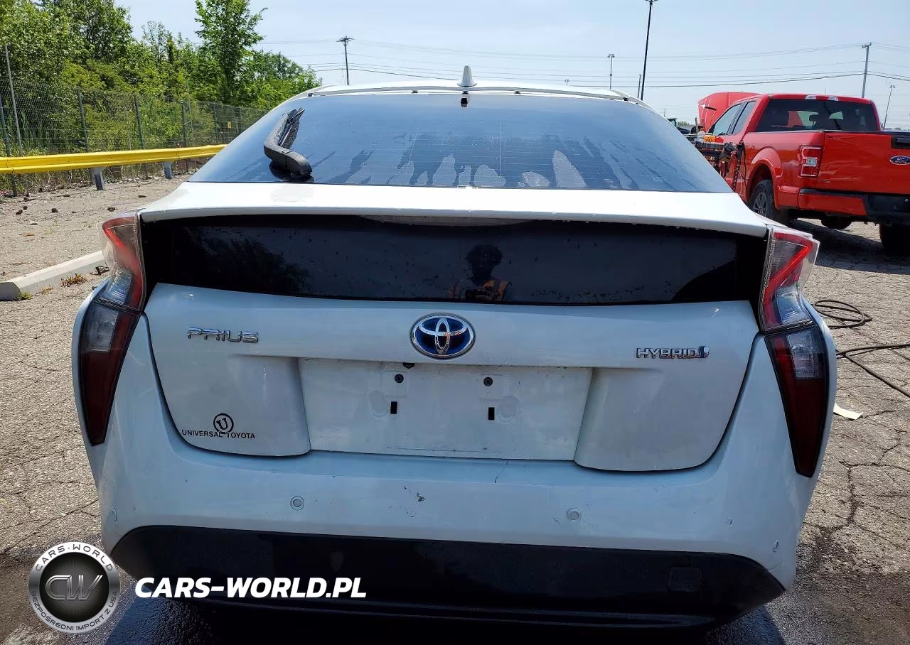 2018 Toyota Prius Three VIN:JTDKARFU9J3065689 - 6