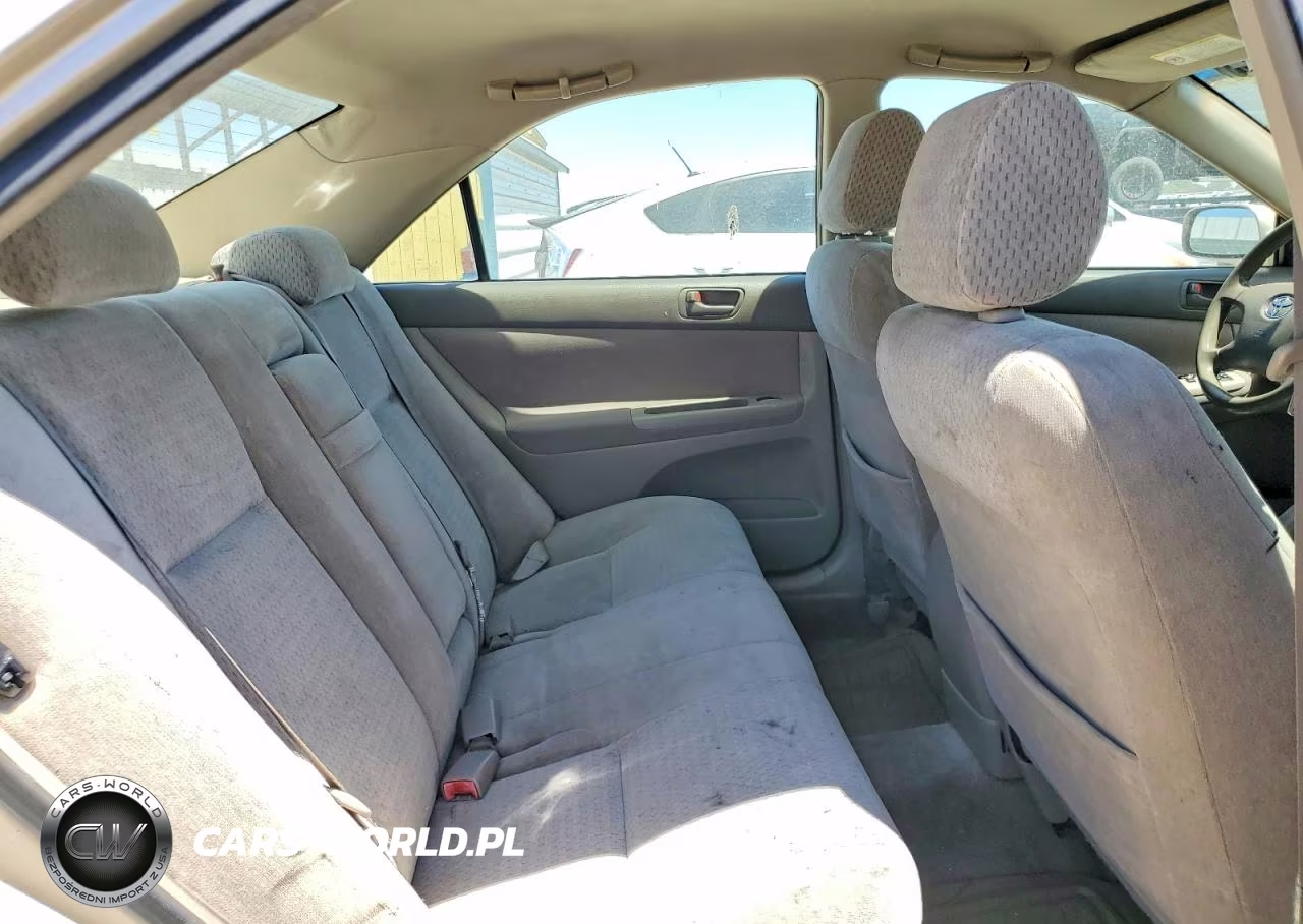 2002 Toyota Camry Le VIN:JTDBE32K520115786 - 10