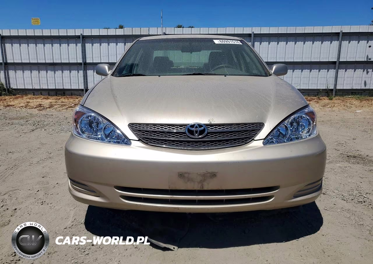 2002 Toyota Camry Le VIN:JTDBE32K520115786 - 5