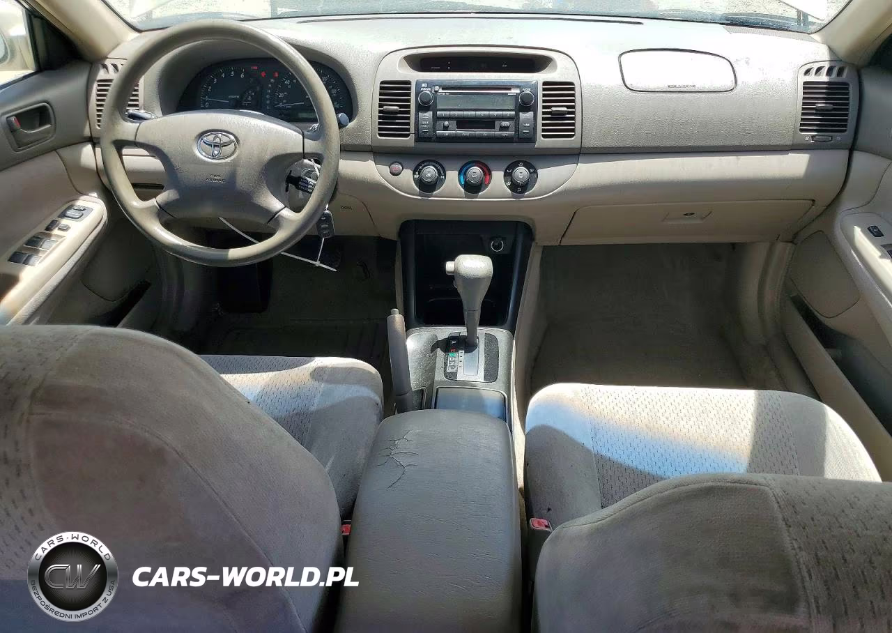 2002 Toyota Camry Le VIN:JTDBE32K520115786 - 8