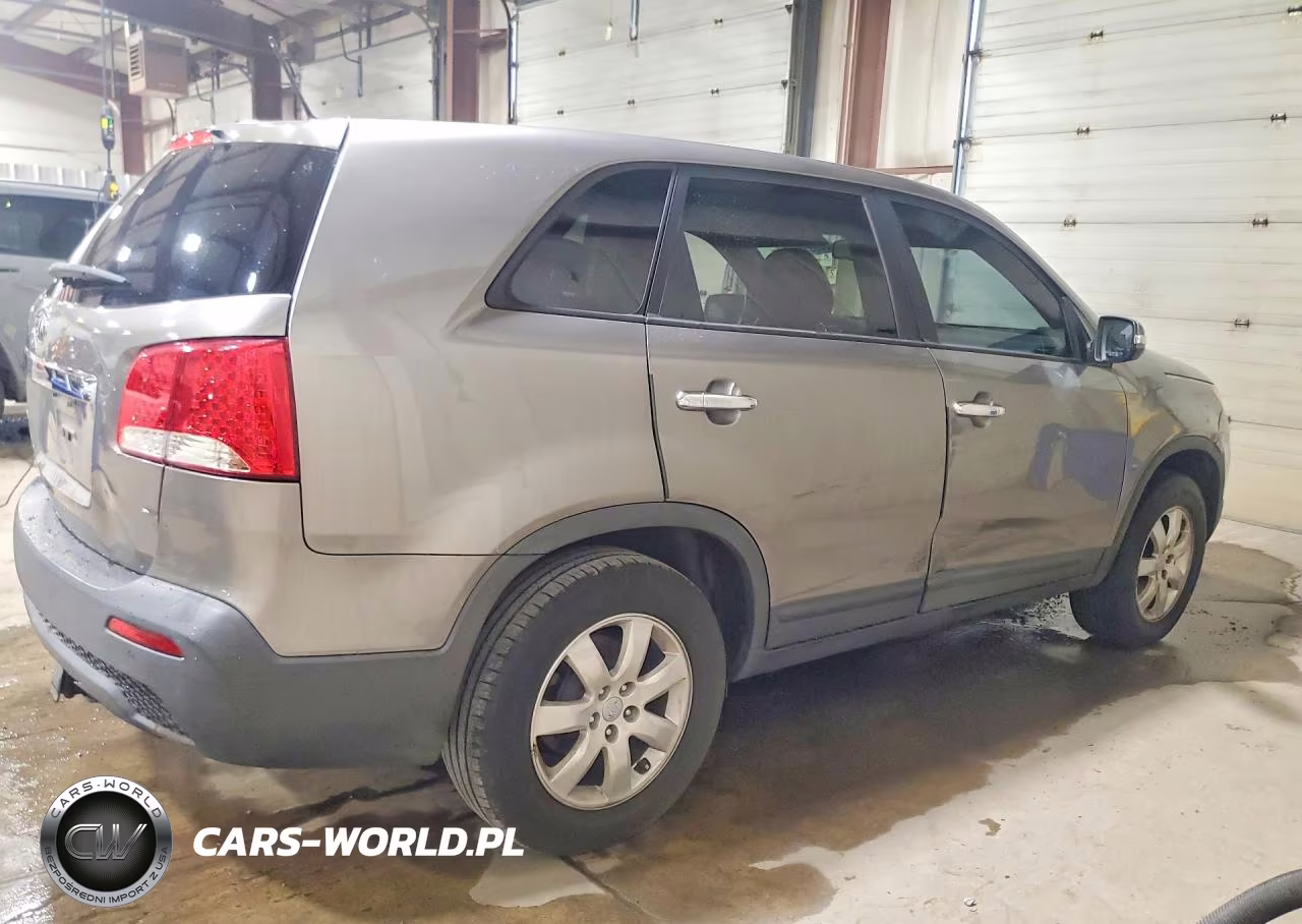 2013 Kia Sorento Lx VIN:5XYKT4A18DG386102 - 3
