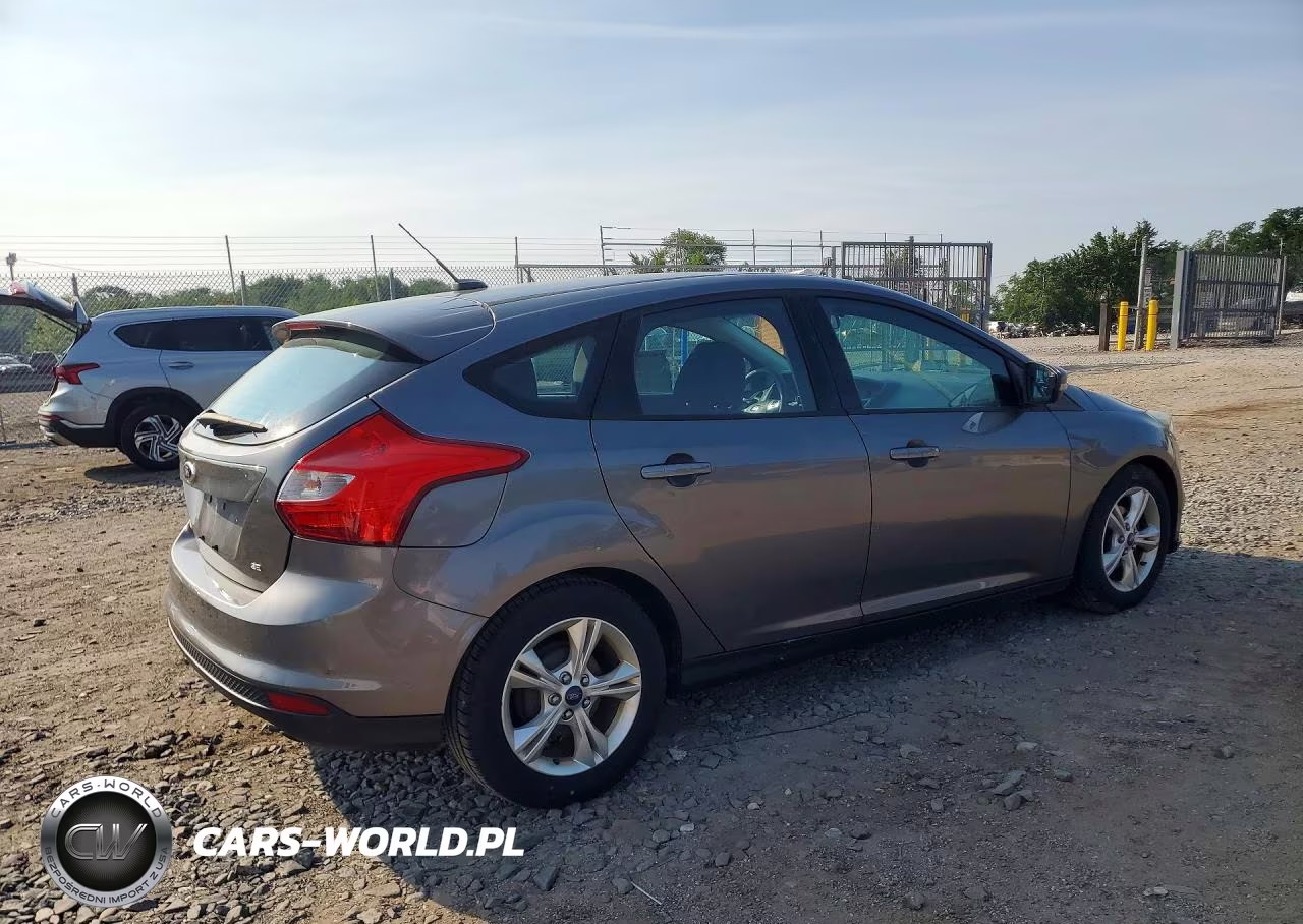 2014 Ford Focus Se VIN:1FADP3K2XEL252282 - 3