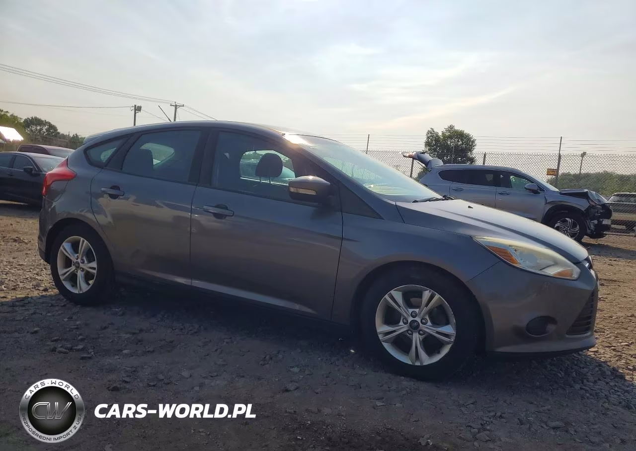 2014 Ford Focus Se VIN:1FADP3K2XEL252282 - 4