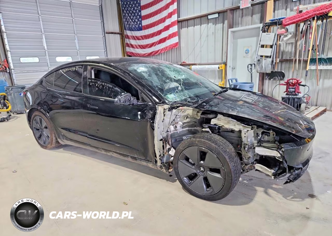 2025 Tesla Model 3 VIN:5YJ3E1EB4SF982294 - 4