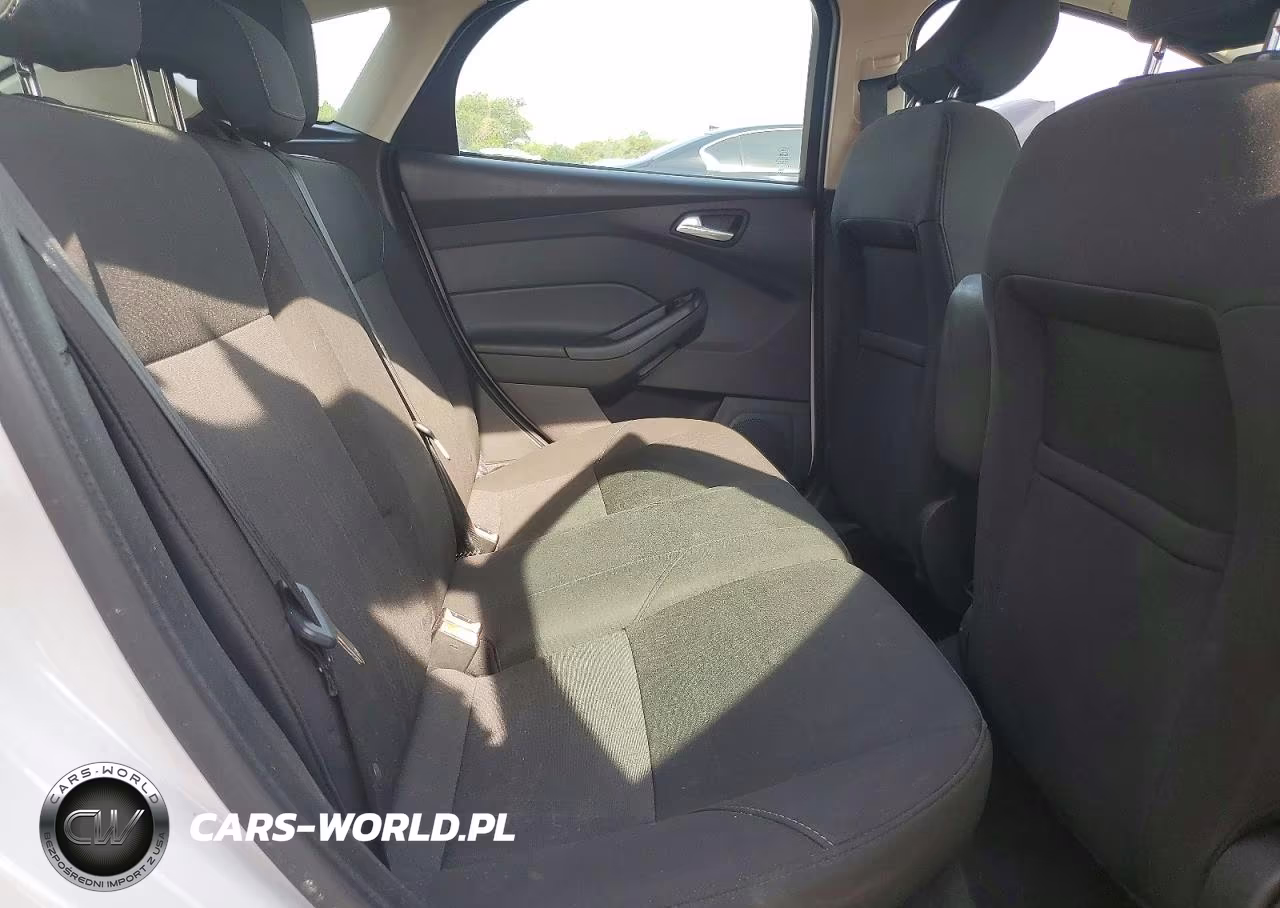 2017 Ford Focus Se VIN:1FADP3K27HL215811 - 10