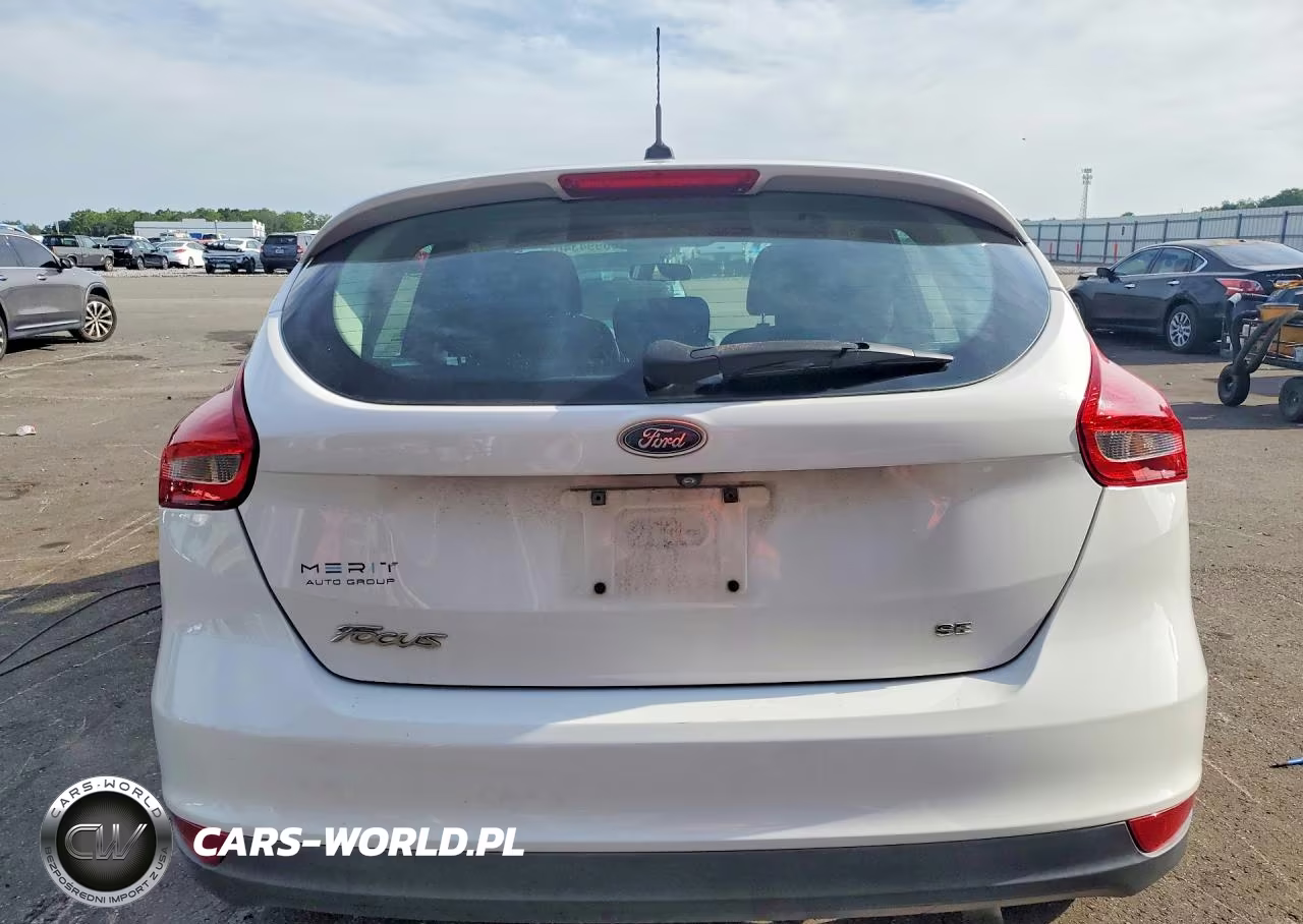 2017 Ford Focus Se VIN:1FADP3K27HL215811 - 6