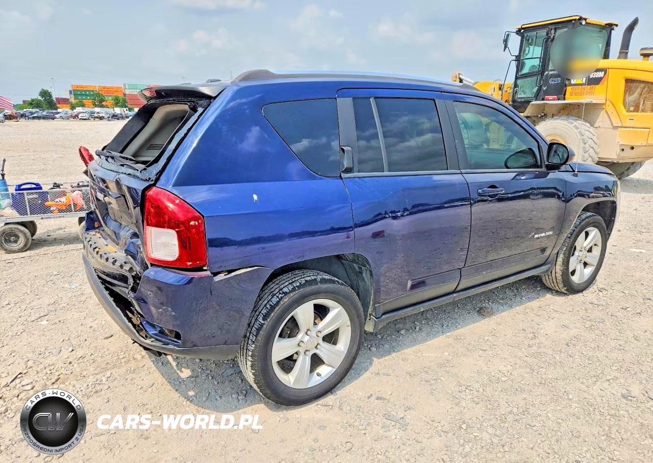 2013 Jeep Compass Latitude VIN:1C4NJDEB9DD158484 - 3