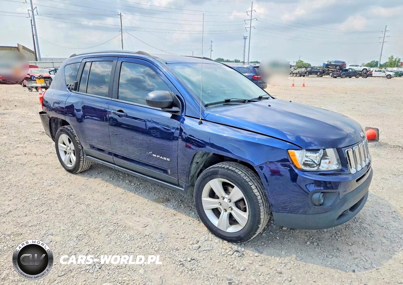 2013 Jeep Compass Latitude VIN:1C4NJDEB9DD158484 - 4