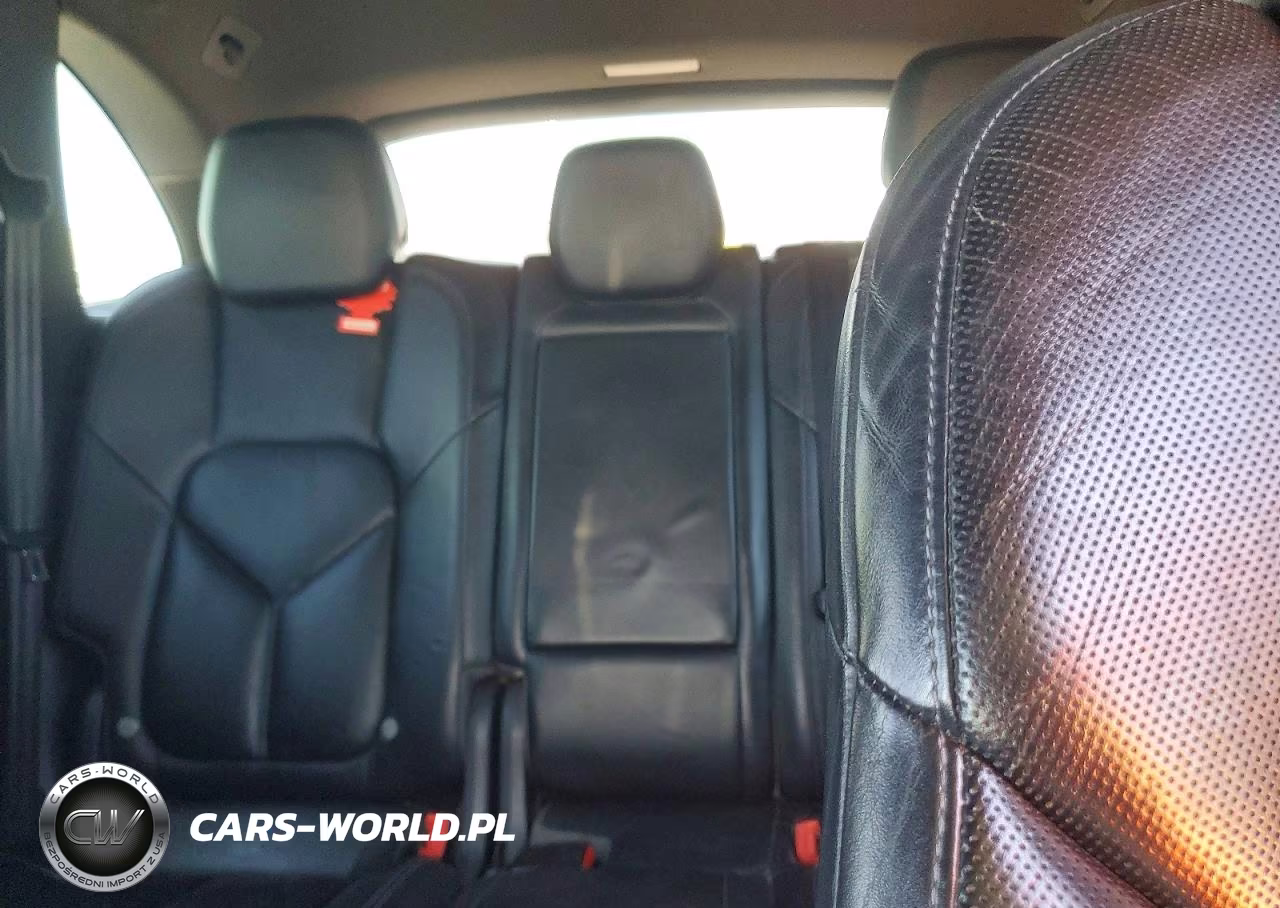 2012 Porsche Cayenne S Hybrid VIN:WP1AE2A21CLA90469 - 10