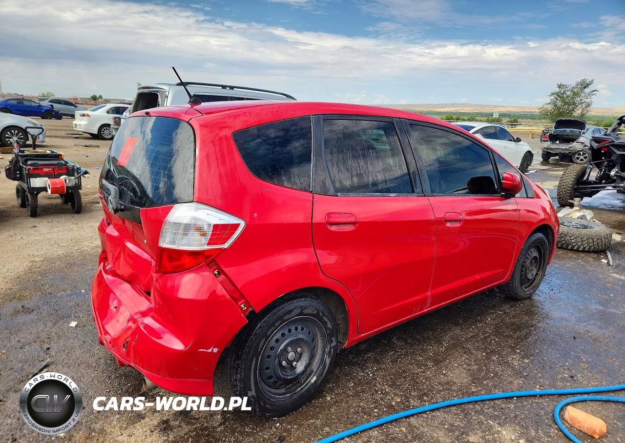 2013 Honda Fit VIN:JHMGE8H39DC021171 - 3