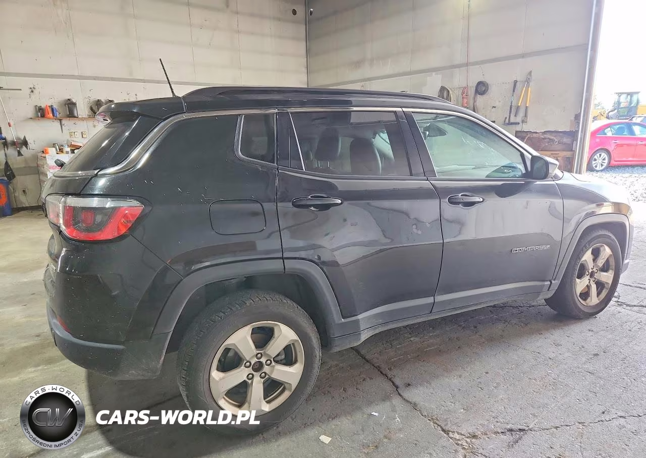 2018 Jeep Compass Latitude VIN:3C4NJDBB2JT345205 - 3