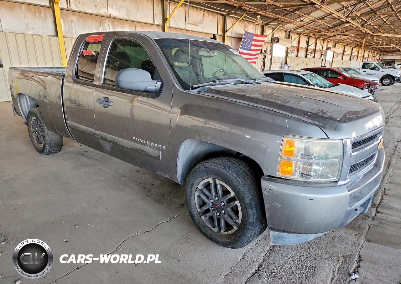 2008 Chevrolet Silverado C1500 VIN:2GCEC19C581305946 - 4
