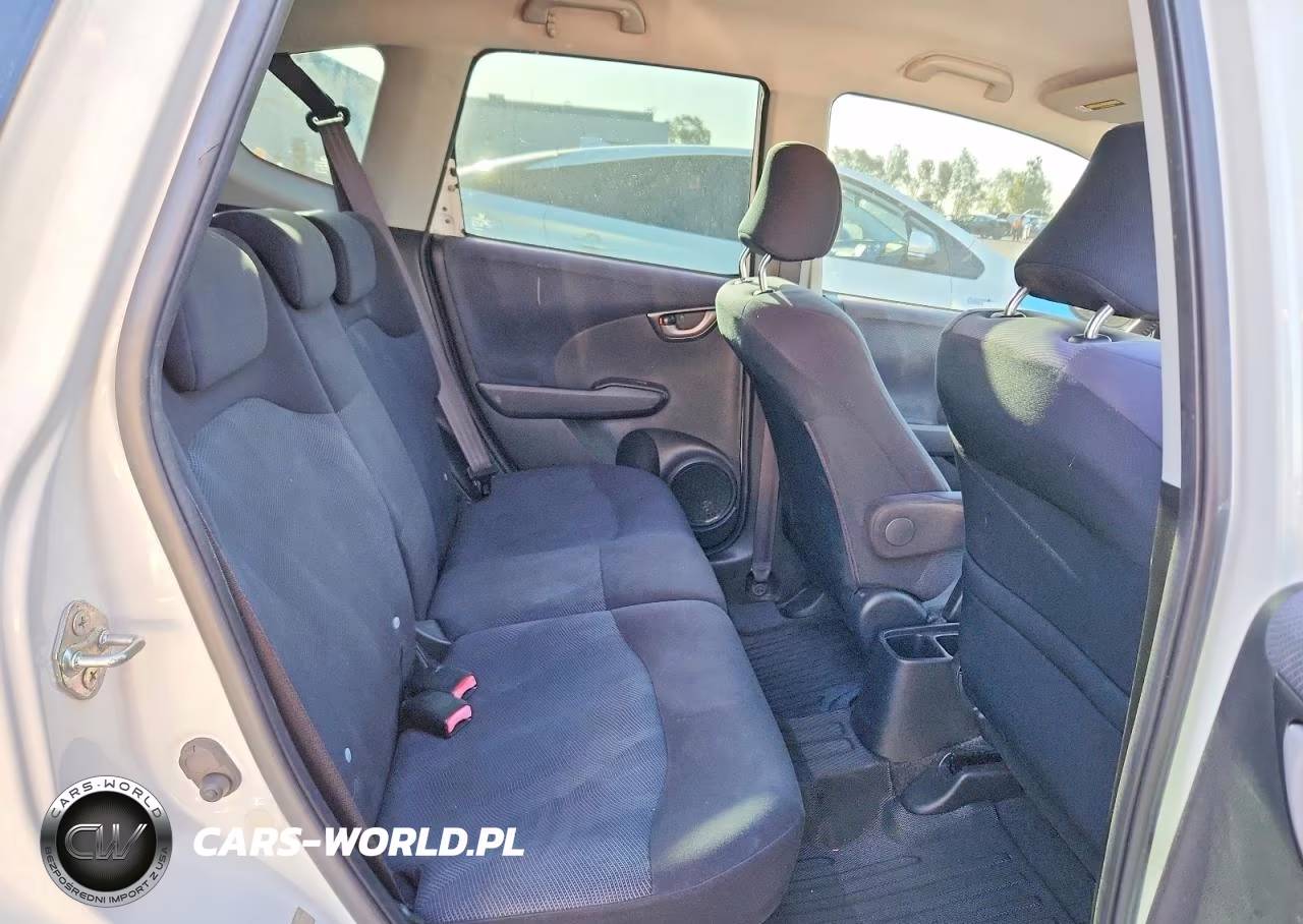 2010 Honda Fit Sport VIN:JHMGE8H41AC016745 - 10