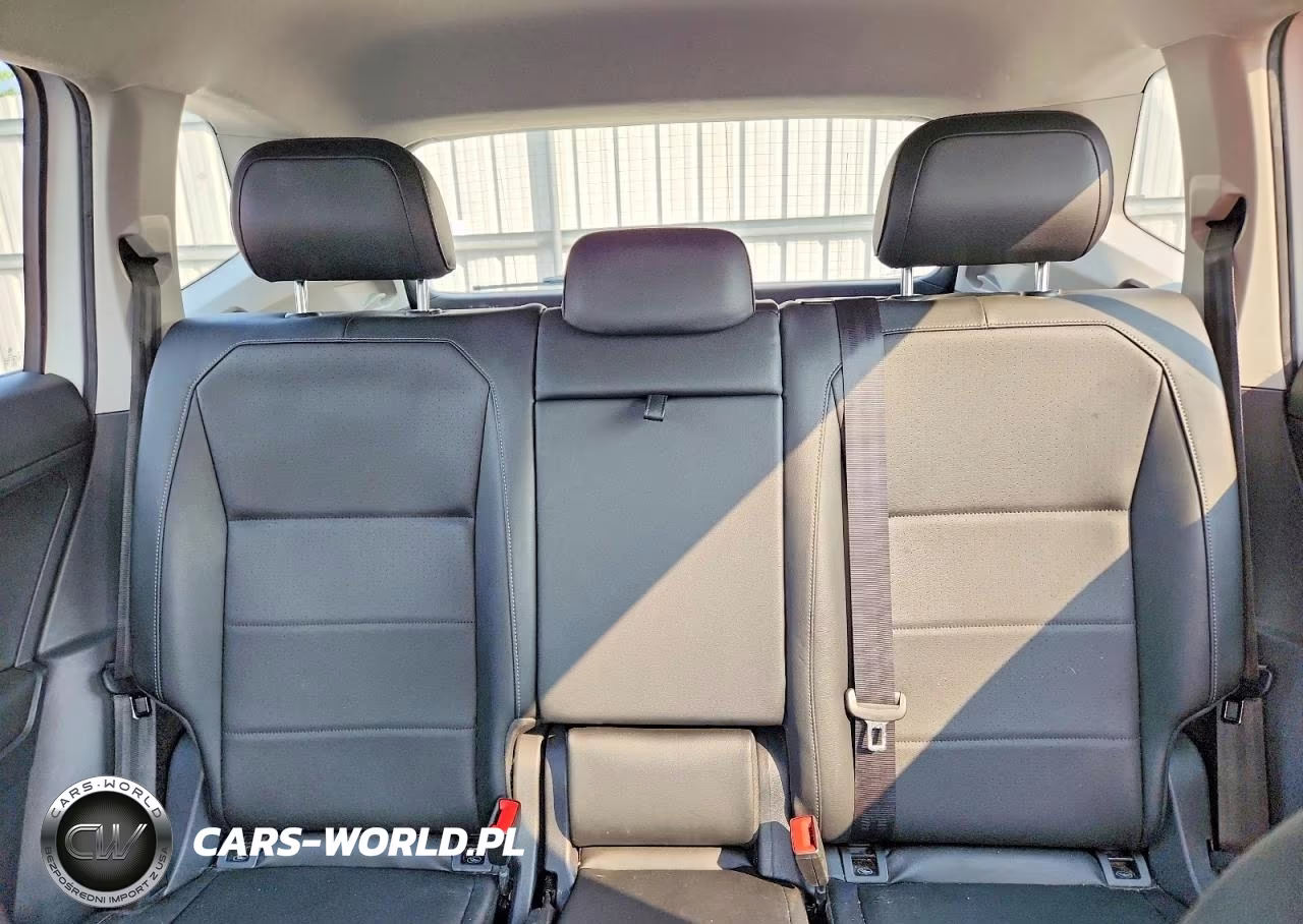 2018 Volkswagen Tiguan Se VIN:3VV2B7AX8JM161266 - 10