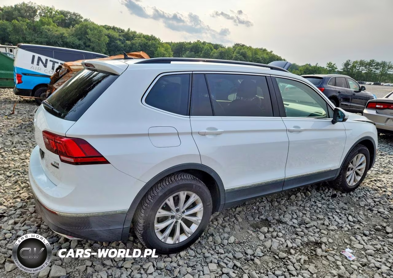 2018 Volkswagen Tiguan Se VIN:3VV2B7AX8JM161266 - 3