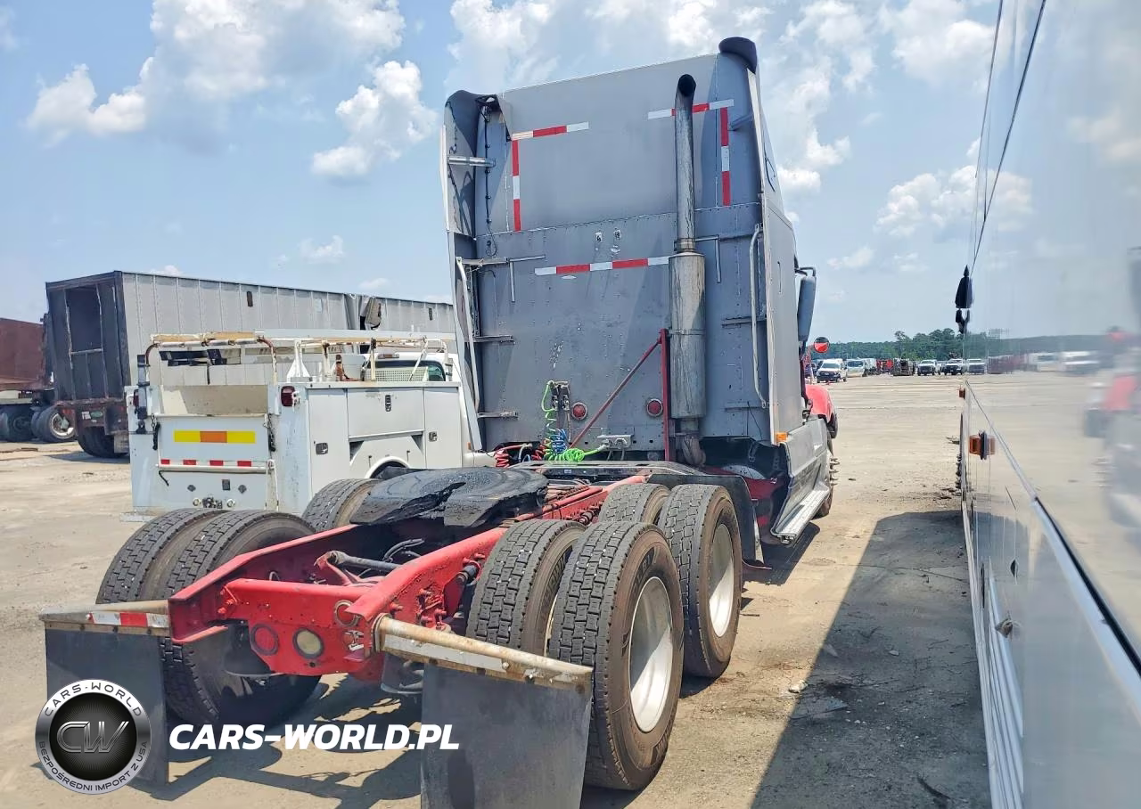 2001 Freightliner Columbia 120 Semi Truck VIN:1FUJA6BD31LH66871 - 3