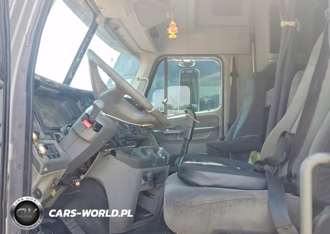 2001 Freightliner Columbia 120 Semi Truck VIN:1FUJA6BD31LH66871 - 7